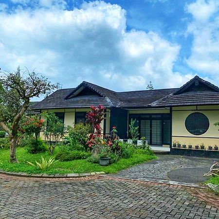 Designer Villa Osaka Puncak Exterior foto